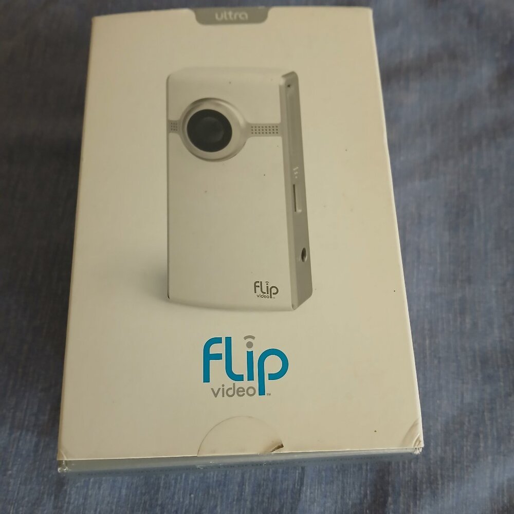 Ultra Flip Video White & Silver 4 GB Memory records 120 min